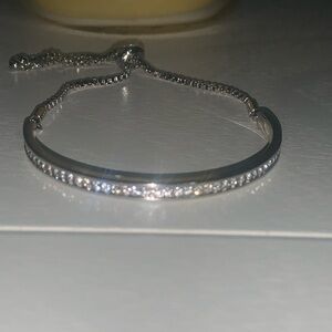 Silver Adjustable Bracelet with Sleek Design